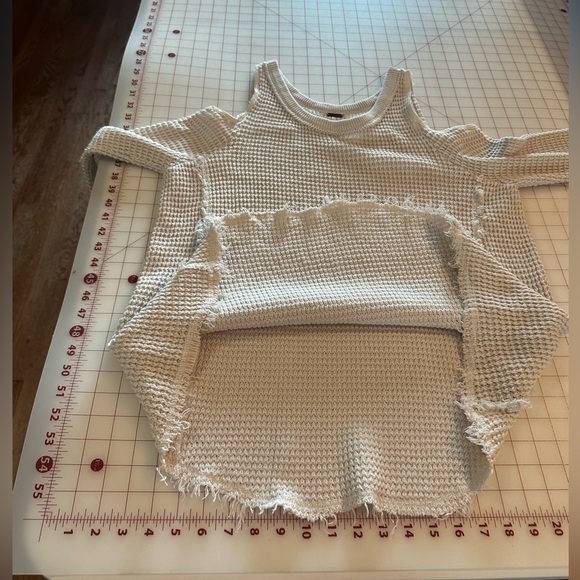 Free People size small cream colored cut out sleeve boho sweater - Picture 9 of 14